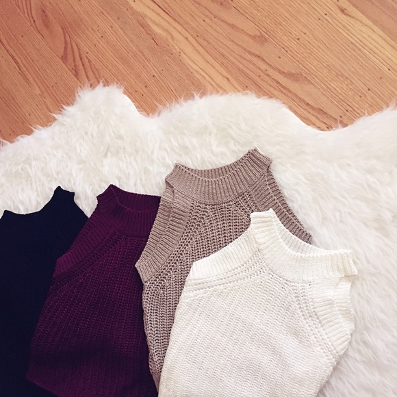 Tops - Sleeveless knit tops