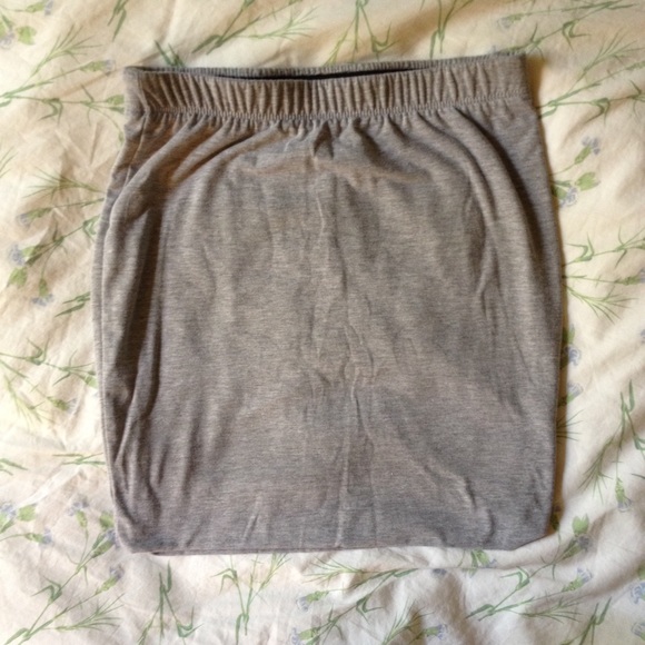 grey tube pencil skirt