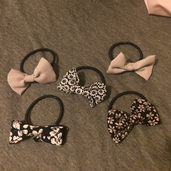 Bundle of 5 brandy Melville hair ties