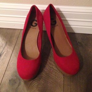 Guess Pumps