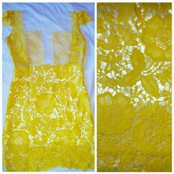 ❗SOLD❗🌺Sexy Backless Lace Dress🌺 - Picture 3 of 4