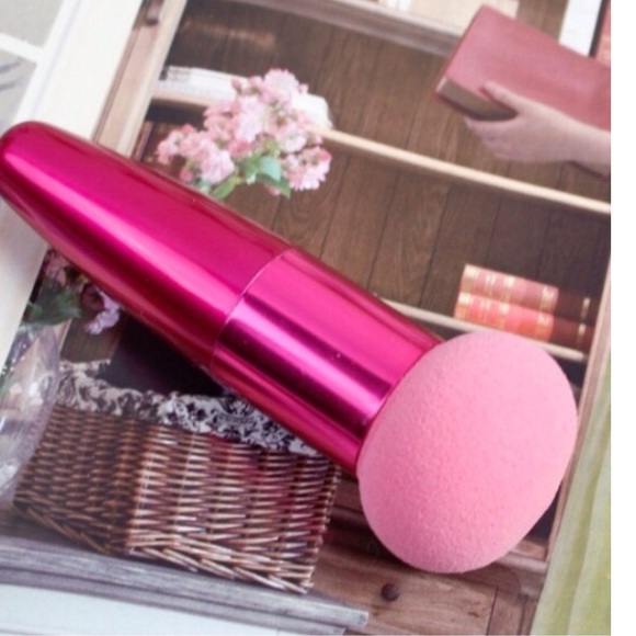 Accessories - pink concealer/foundation sponge