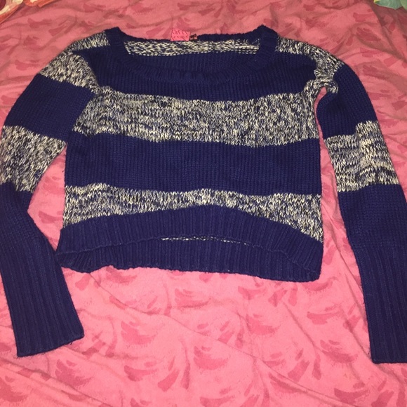 Navy and whit crop top sweater