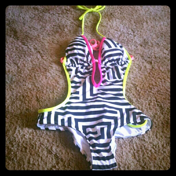 SOLDDD One piece bathing suit