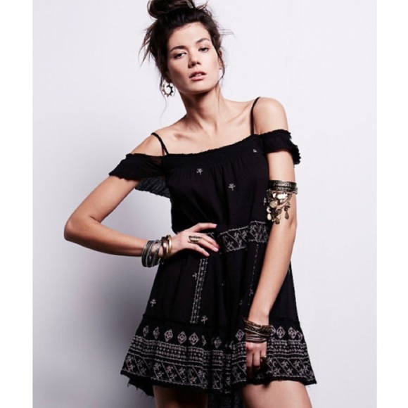 Free People Dresses & Skirts - Free People Intimately Ironwork Flounce Slip