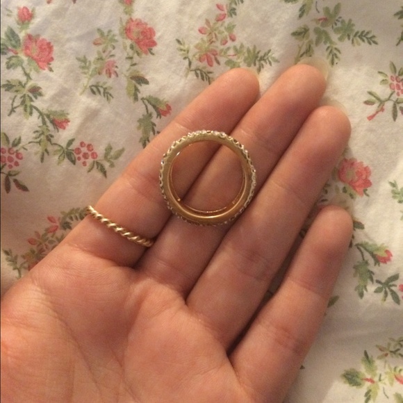 Ring - Picture 1 of 2