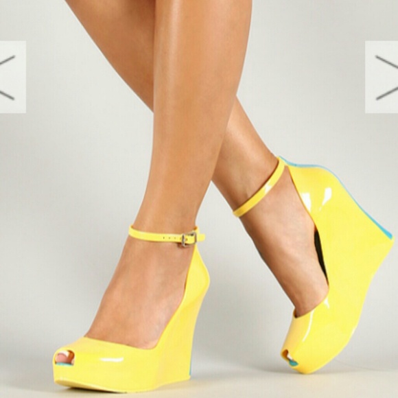 🚩🚩SALE 🚩🚩Beautiful Two Tone Wedge Jellies - Picture 5 of 5