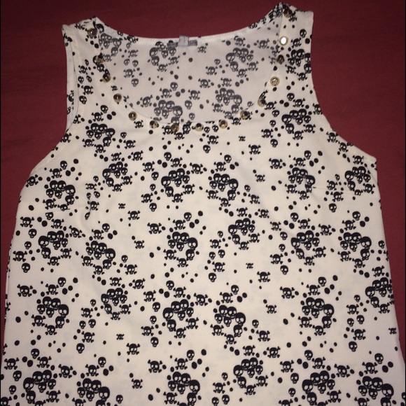 White top with black printed skulls