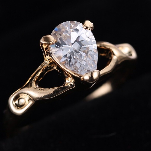 18k GF White Sapphire Ring - Picture 4 of 5