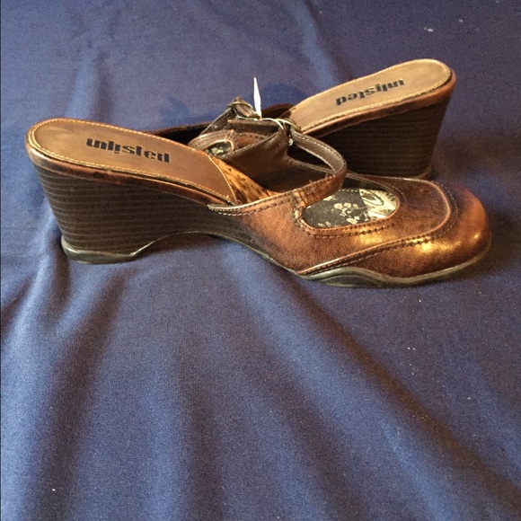 Unlisted shoes - Picture 2 of 3