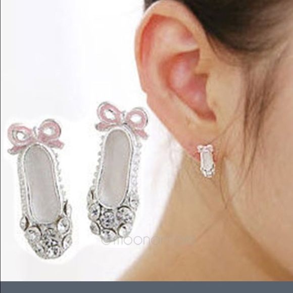 Jewelry - Super cute ballet slippers!