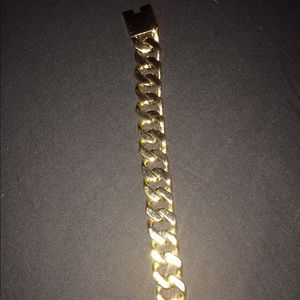 Beveled figaro gold link bracelet
