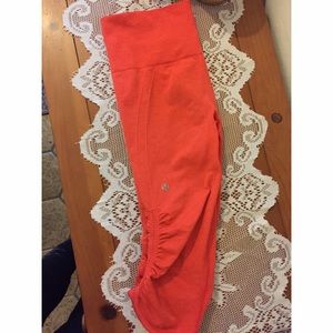 Lululemon in the flow crop-orange