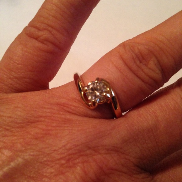 18k GF White Sapphire Ring - Picture 2 of 4