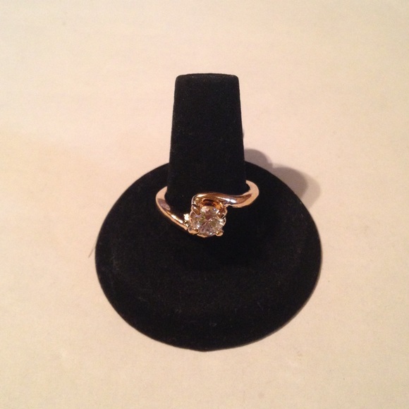 18k GF White Sapphire Ring - Picture 3 of 4