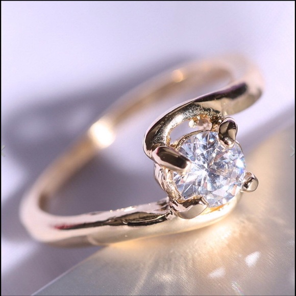 18k GF White Sapphire Ring - Picture 4 of 4