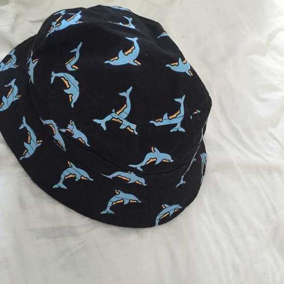 Jasper dolphin bucket hat