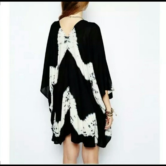 Black & White Kimono 💜H.P💜 - Picture 3 of 4