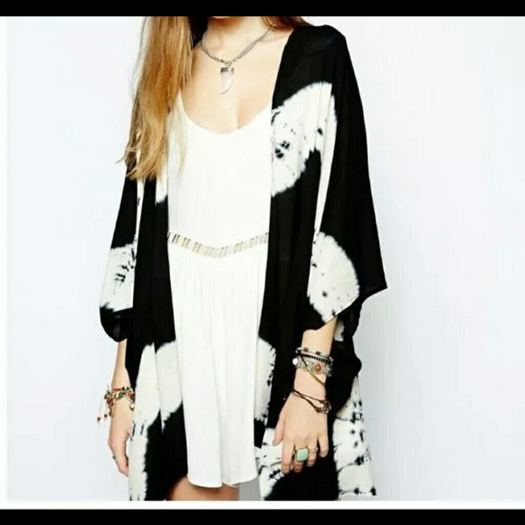 Black & White Kimono 💜H.P💜 - Picture 4 of 4