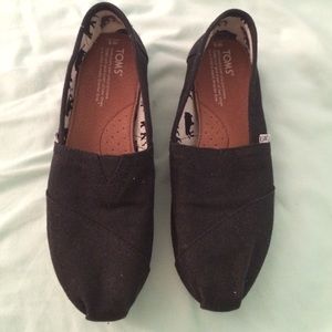 Black toms
