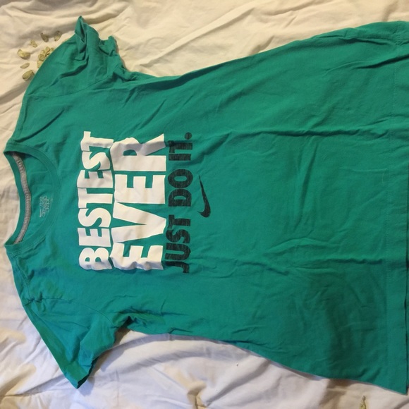 Green workout tee
