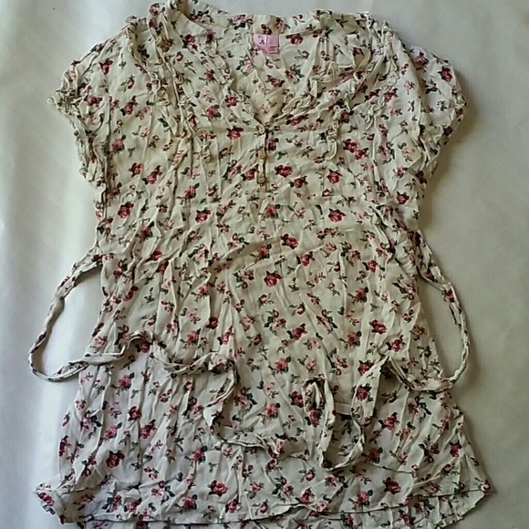 Floral V-Neck Ruffled Top - Picture 2 of 3