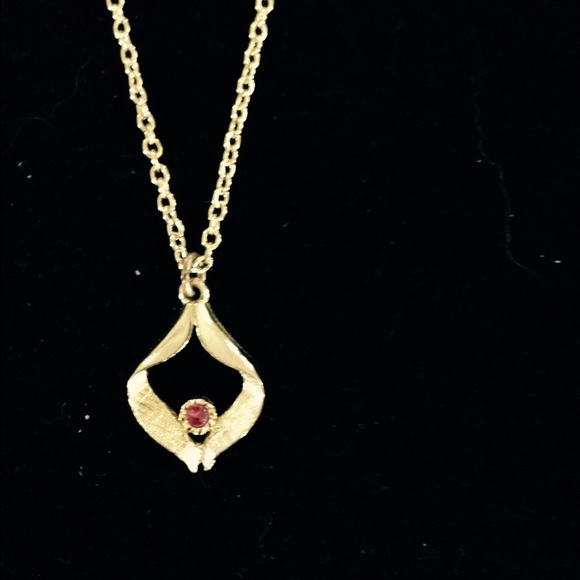 Jewelry - Fashion gold tone necklace with red stone