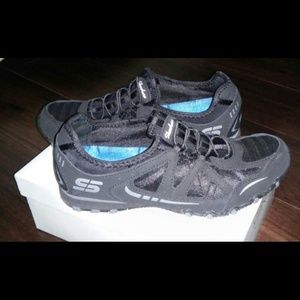Sketchers Sneakers