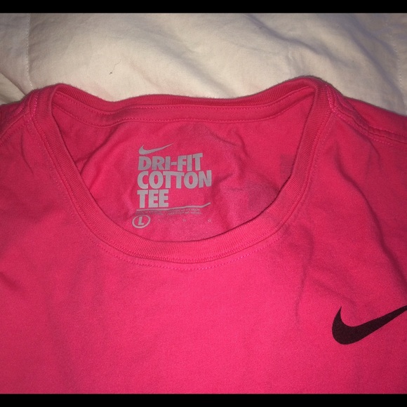 🚫sold in bundle🚫Gently loved Nike Dri-Fit tee