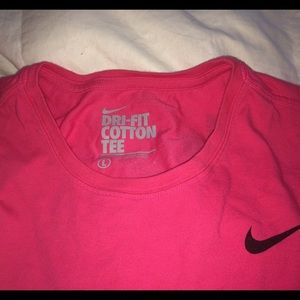 🚫sold in bundle🚫Gently loved Nike Dri-Fit tee