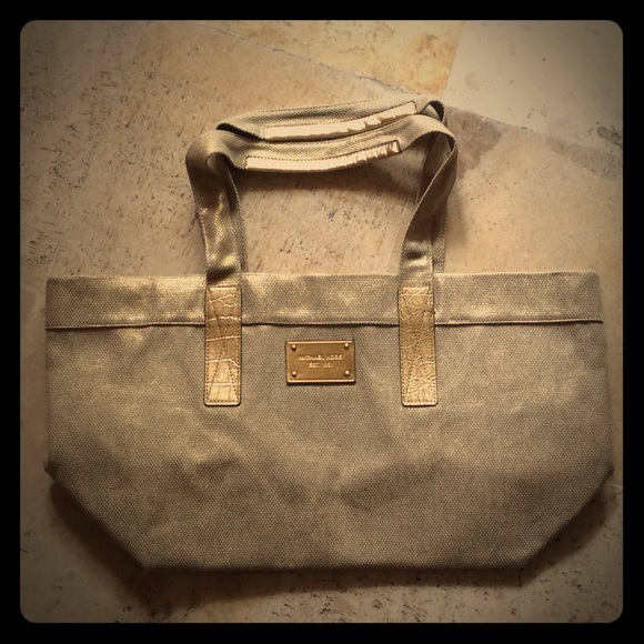 Brand new authentic Michael kors beach bag.