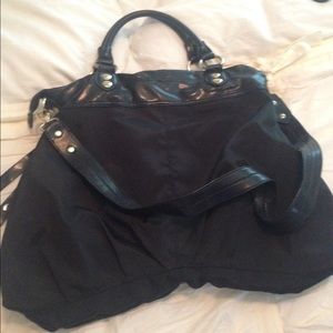 STEVEN Black travel bag with shoulder strap