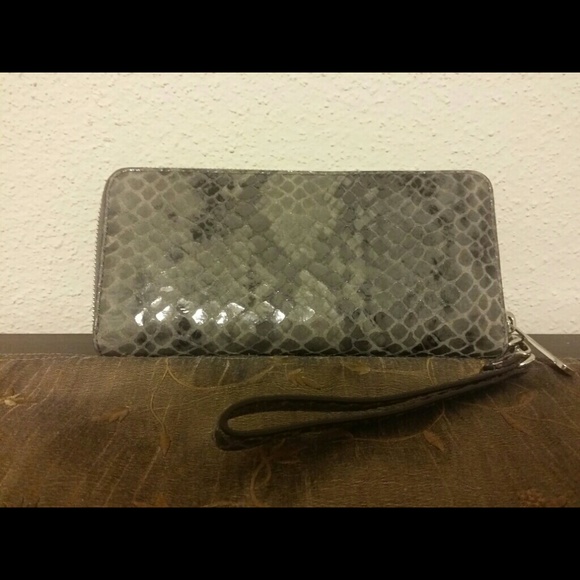 Michael Kors wallet price reduced! - Picture 2 of 4
