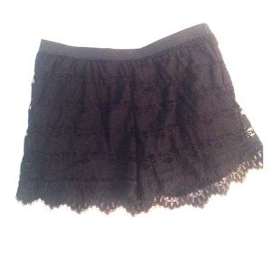 Comfy lace shorts