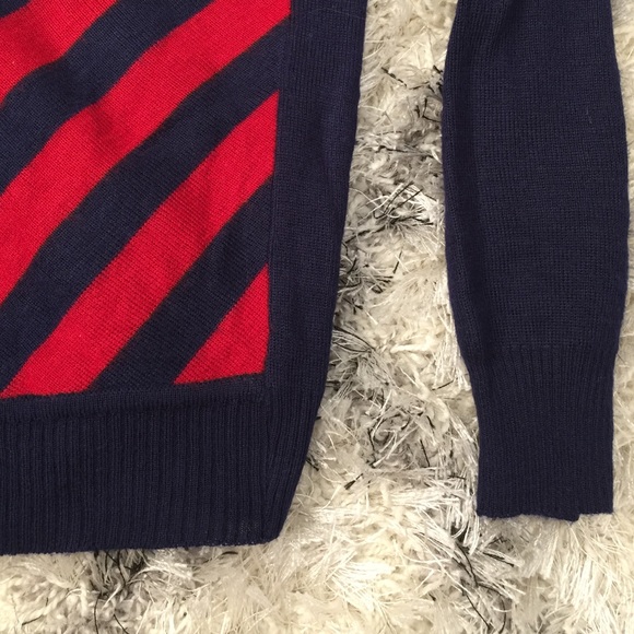 🎀Host Pick 11/10🎀 Vintage red & blue sweater - Picture 4 of 4