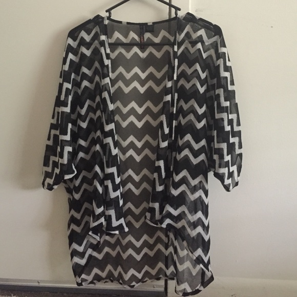 Black and white chevron kimono wrap size medium