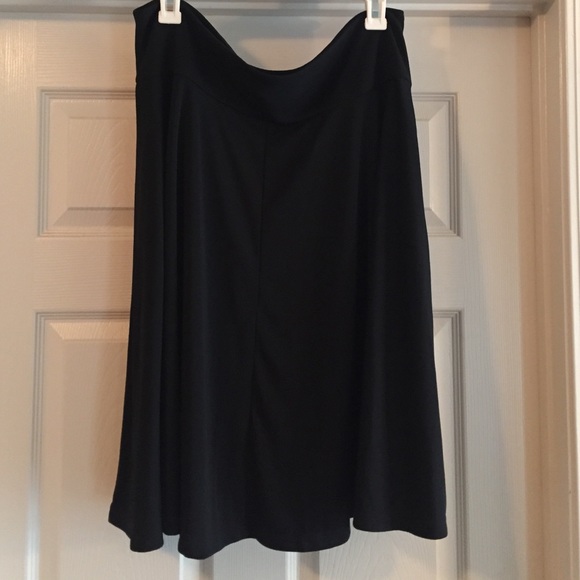 Black swing skirt