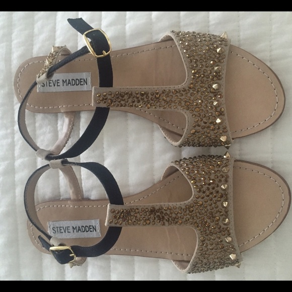 2 pairs Steve Madden Sandals