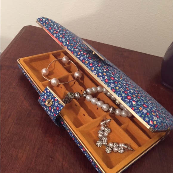 Vintage Jewelry Traveler