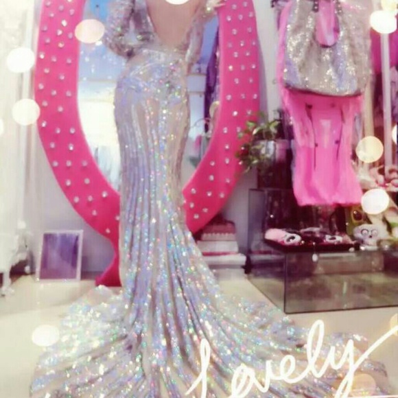 Dress - Picture 2 of 4