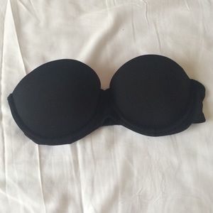 Black strapless bra
