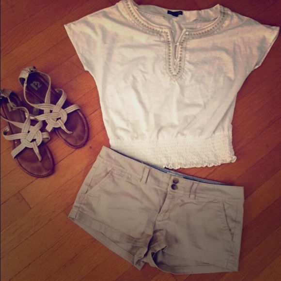 American Eagle khaki shorts