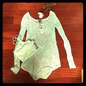 Cute Express lightweight long sleeve top!!