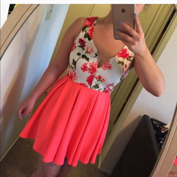 🔴SOLD🔴 Bright Coral Floral Dress - Picture 3 of 4