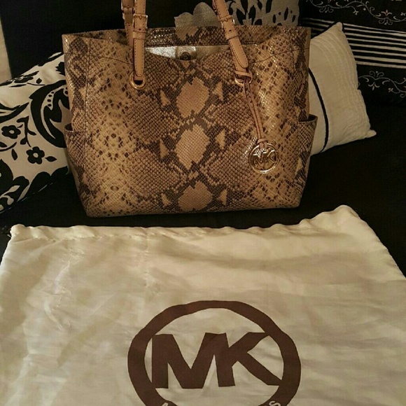 Micheal korr python print bag