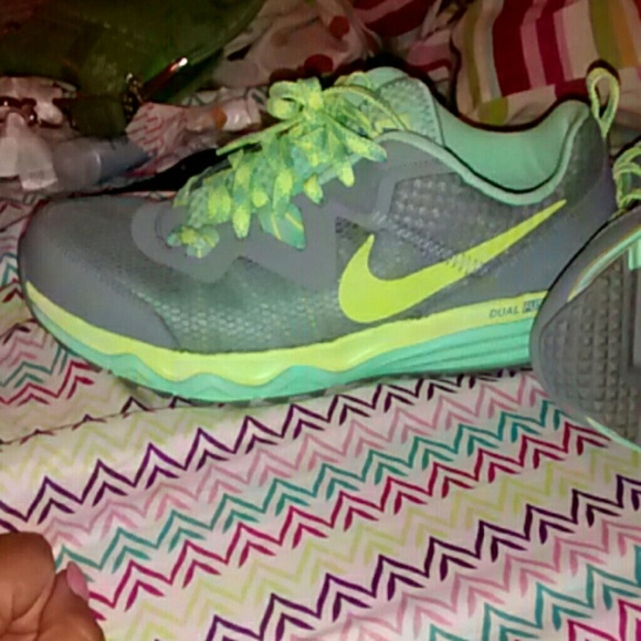 Nike running shoes Women's