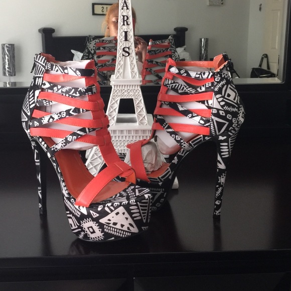 Women's tribal stilettos NWT AND BOX