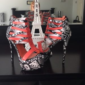 Women's tribal stilettos NWT AND BOX
