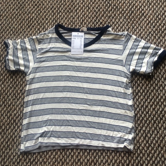 Brandy Melville crop tee