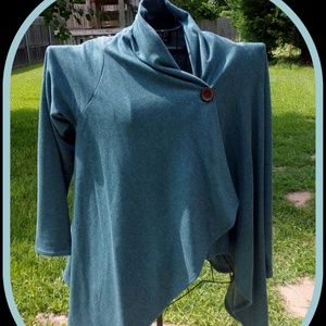 Adorable comfy top\outer wear